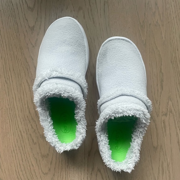 NEW OOCOOZIE SLIPPER - LIGHT GRAY SIZE 9 - Picture 4 of 7